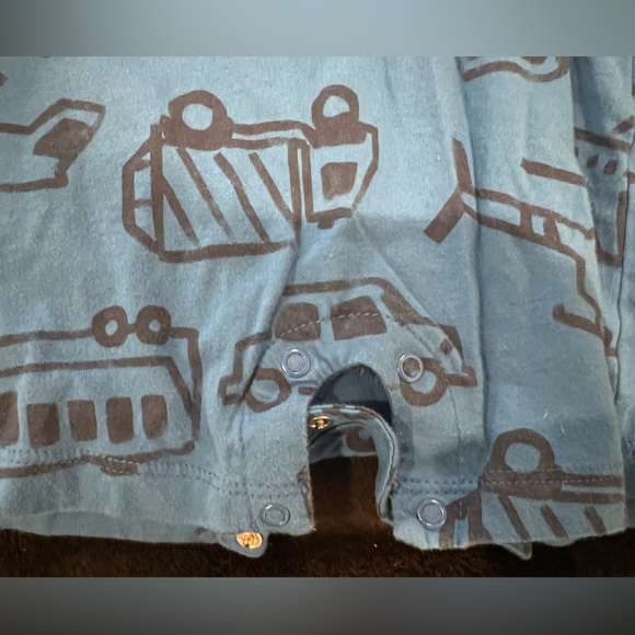 24mth, Carter’s dark blue short sleeve and shorts onesie with hood - Picture 2 of 3